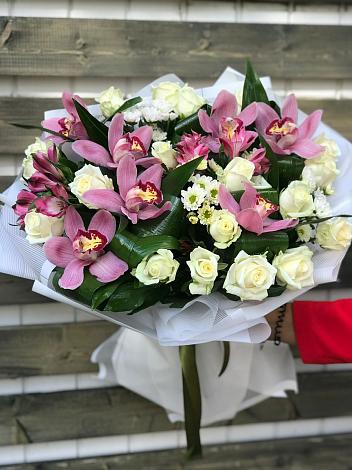Букет цветов из: Розы и Хризантемы в Пирогово