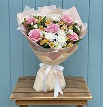 Букет цветов из:  Гвоздики, Орхидеи и Розы в Пирогово
