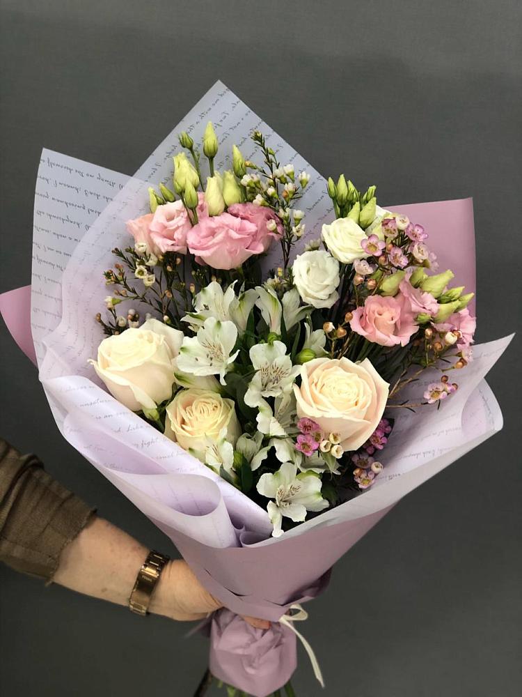 Букет цветов из: Альстромерии, Розы и Лизиантусы в Пирогово