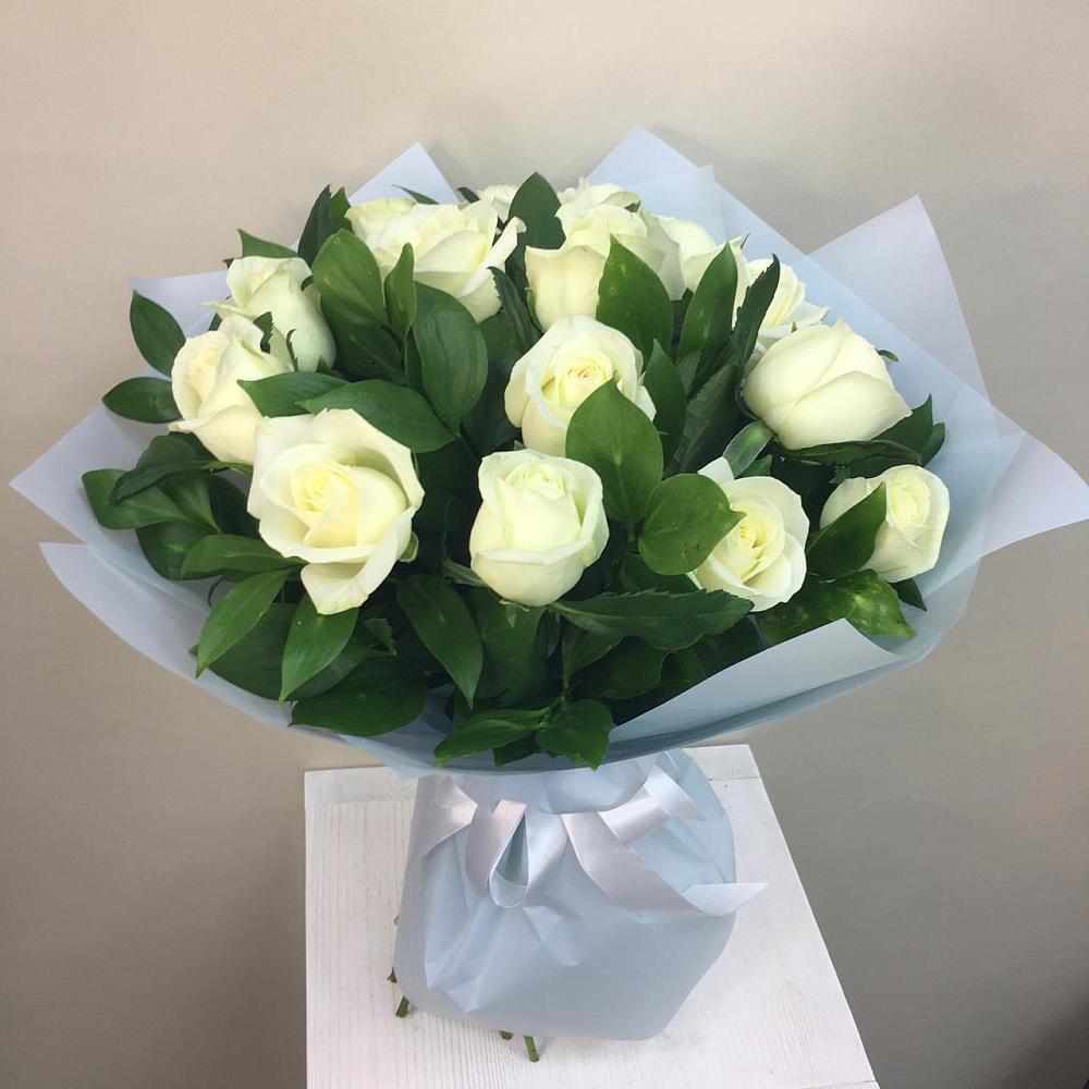 Букет 15 Белых роз Проуд в Пирогово