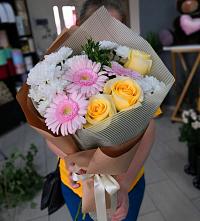 Букет цветов из:  Герберы, Розы и Хризантемы в Пирогово