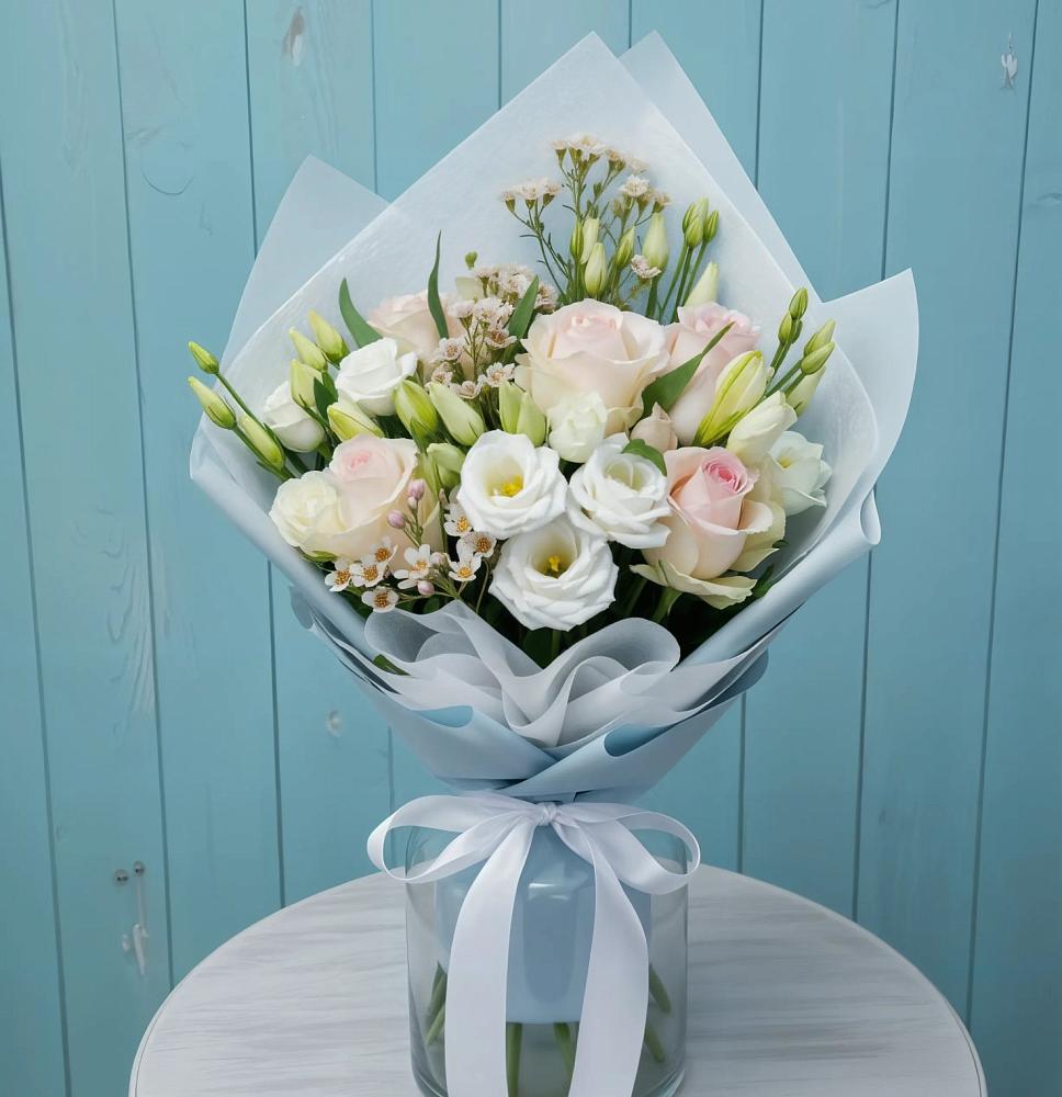 Букет цветов из: Розы и Лизиантусы в Пирогово