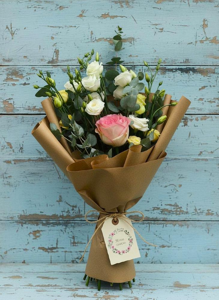 Букет цветов из: Розы и Лизиантусы в Пирогово