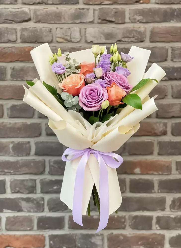 Букет цветов из: Лизиантусы и Розы в Пирогово