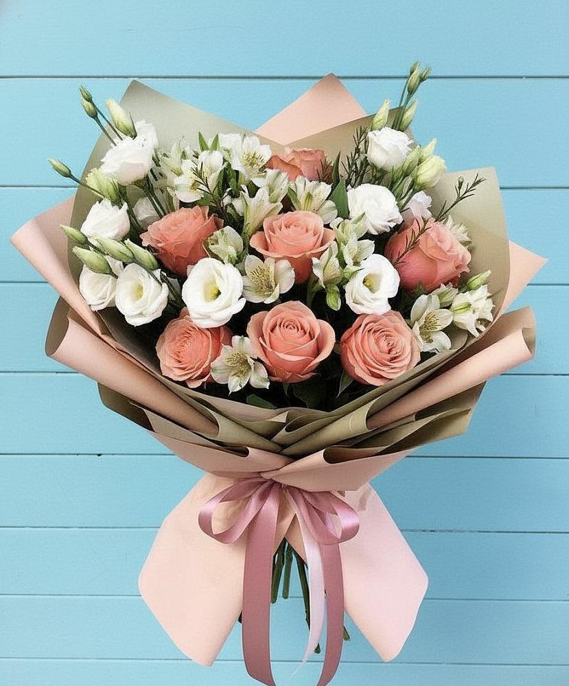Букет цветов из: Розы, Альстромерии и Лизиантусы в Пирогово