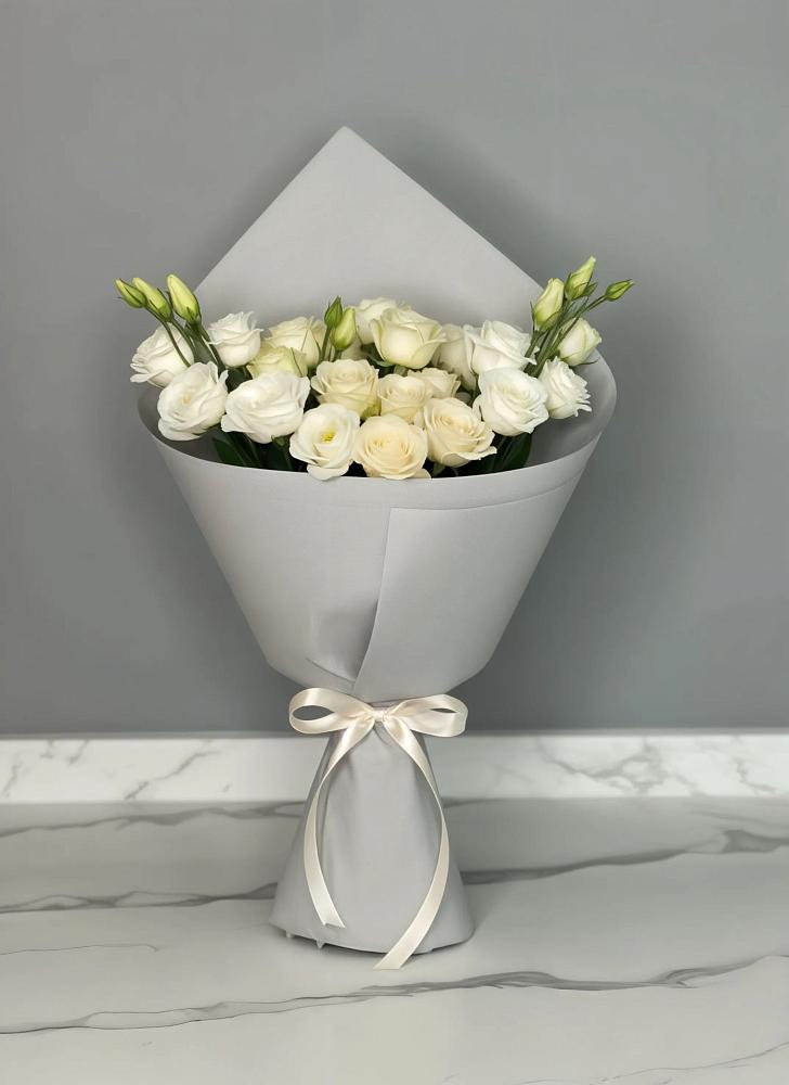 Букет цветов из: Розы и Лизиантусы в Пирогово