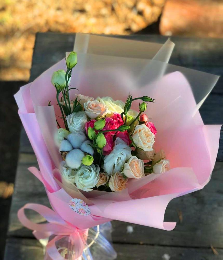 Букет цветов из: Розы и Лизиантусы в Пирогово