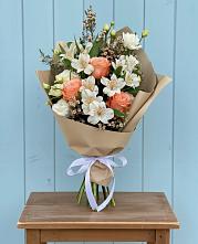 Букет цветов из:  Альстромерии, Лизиантусы, Розы и Хризантемы #REPLACE_PRED# Пирогово