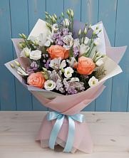 Букет цветов из:  Лизиантусы, Розы, Альстромерии и Гипсофила в Пирогово