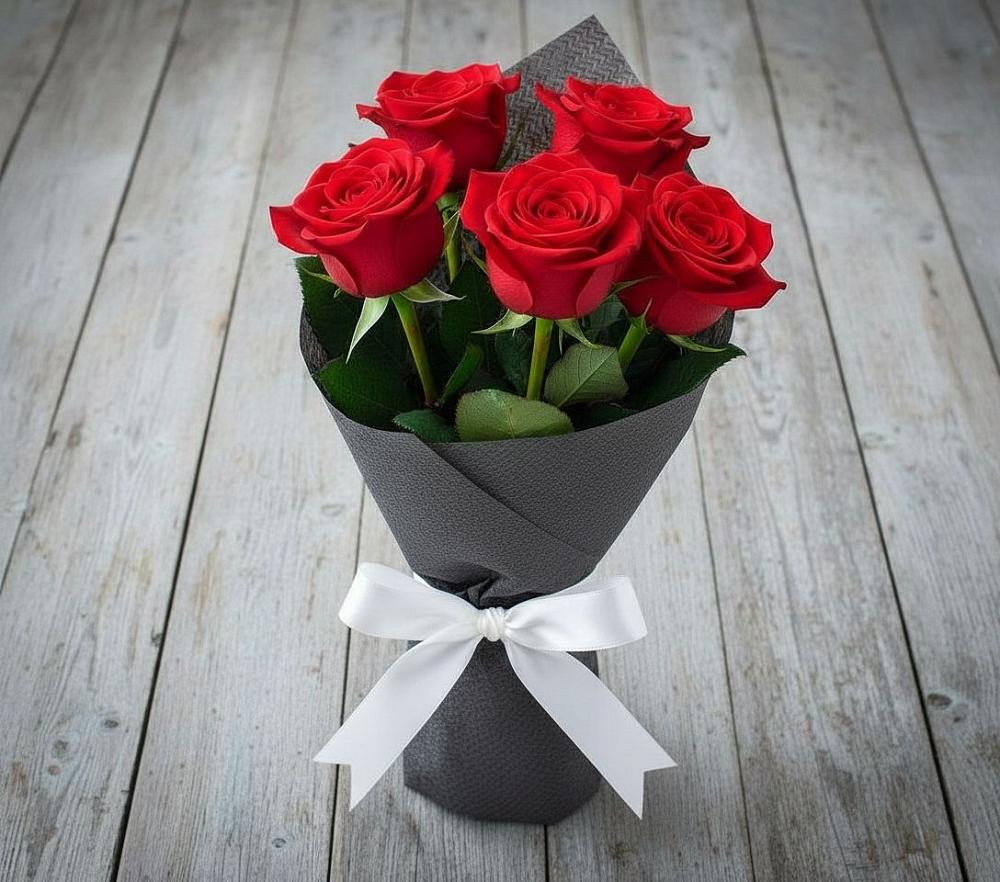 Букет 5 Красных роз Эдлесс Лав в Пирогово