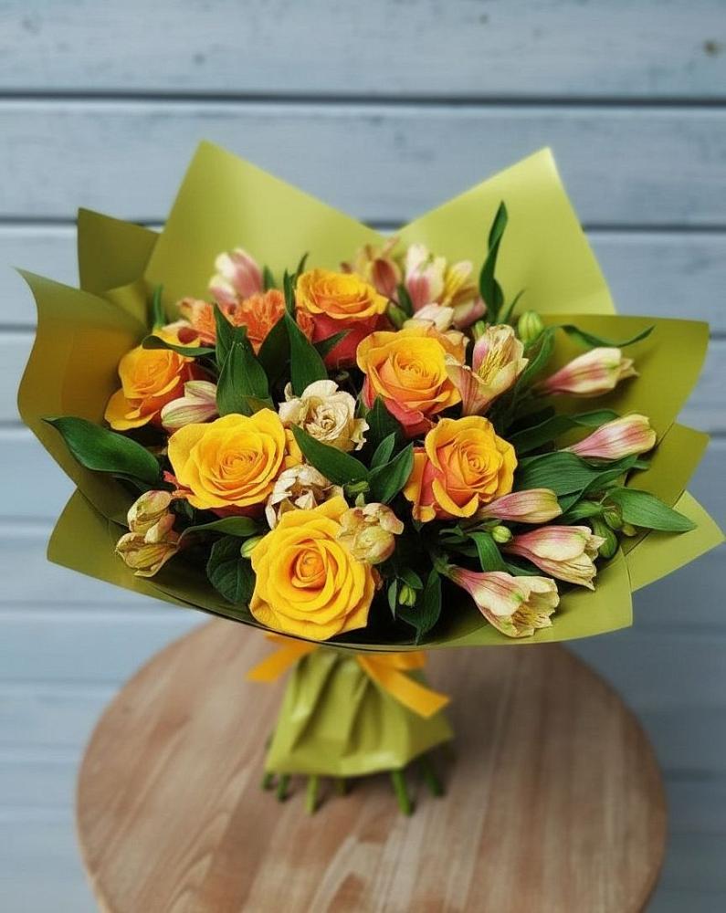 Букет цветов из: Альстромерии и Розы в Пирогово