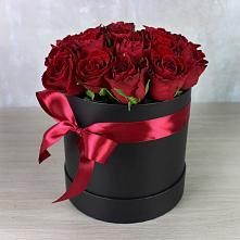 Цветочная композиция из Розы в шляпной коробке в Пирогово