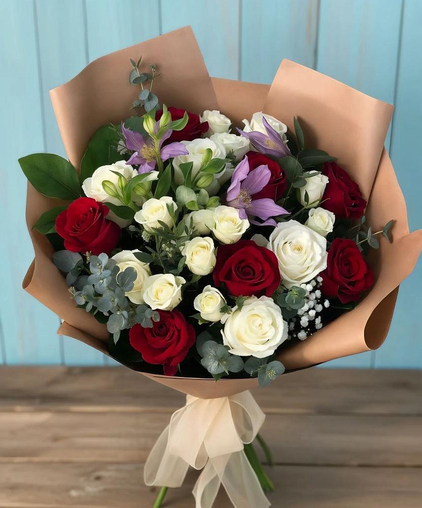 Букет цветов из: Розы и Альстромерии в Пирогово