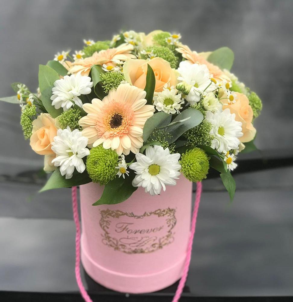 Цветочная композиция из Розы, Герберы и Хризантемы в шляпной коробке в Пирогово