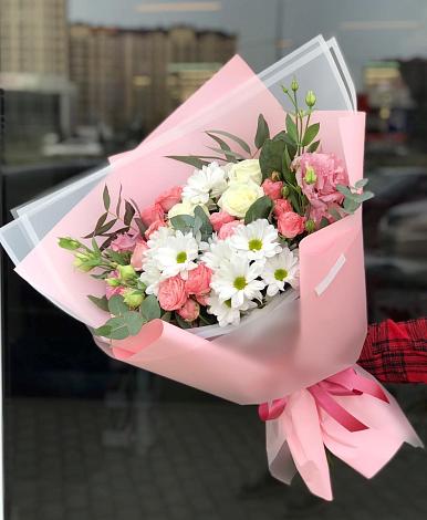 Букет цветов из: Розы, Лизиантусы и Хризантемы в Пирогово