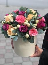 Цветочная композиция из Розы в шляпной коробке в Пирогово